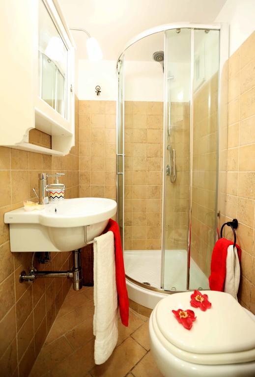 Riari Trastevere Apartment Рим Екстер'єр фото